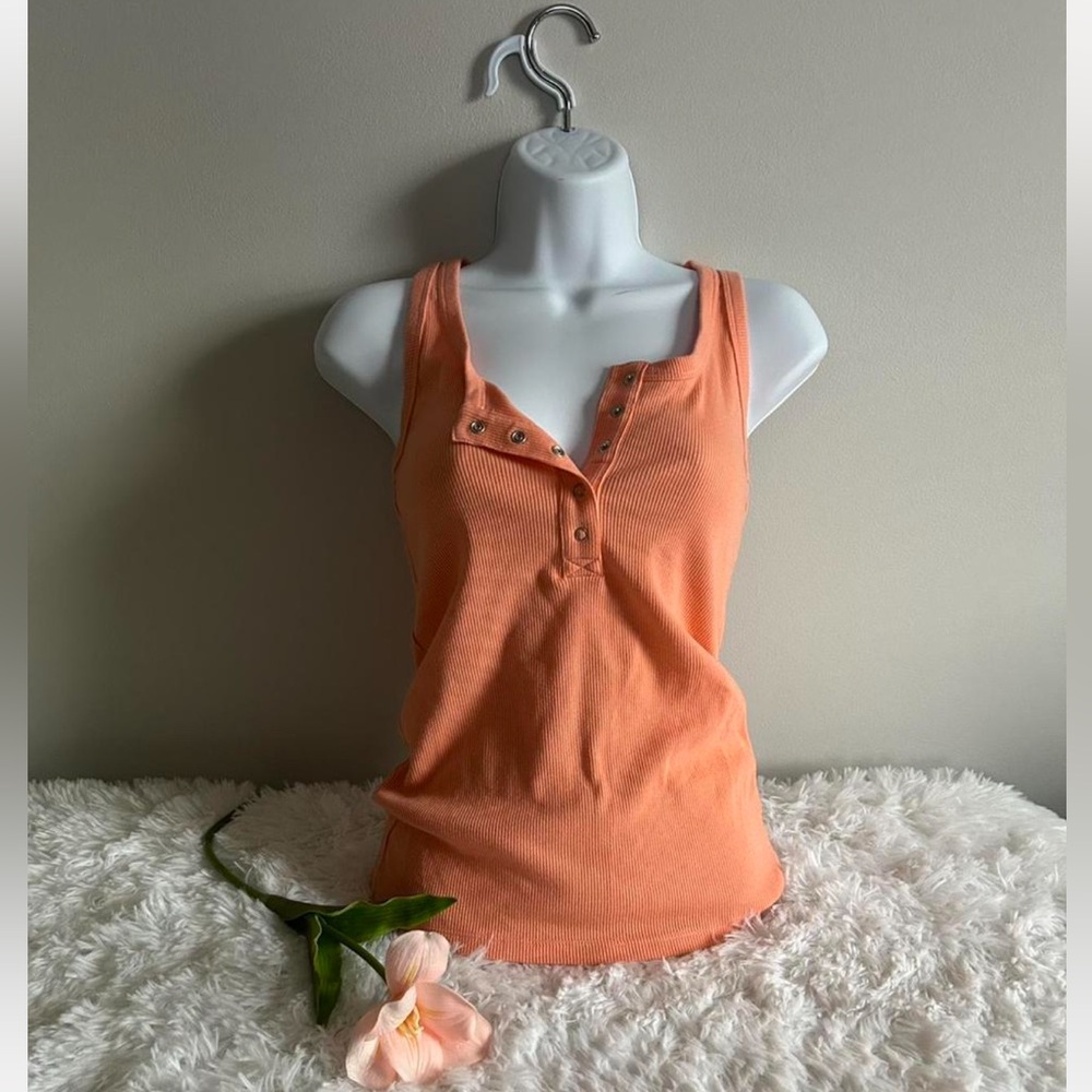 SO orange ribbed button tank top - size small 🧡